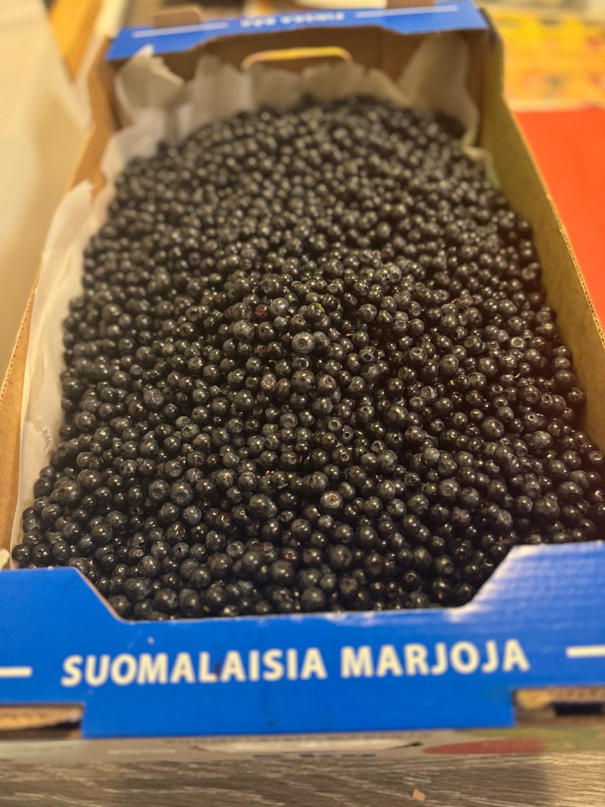 Tuoreita mustikoita myynnissä!