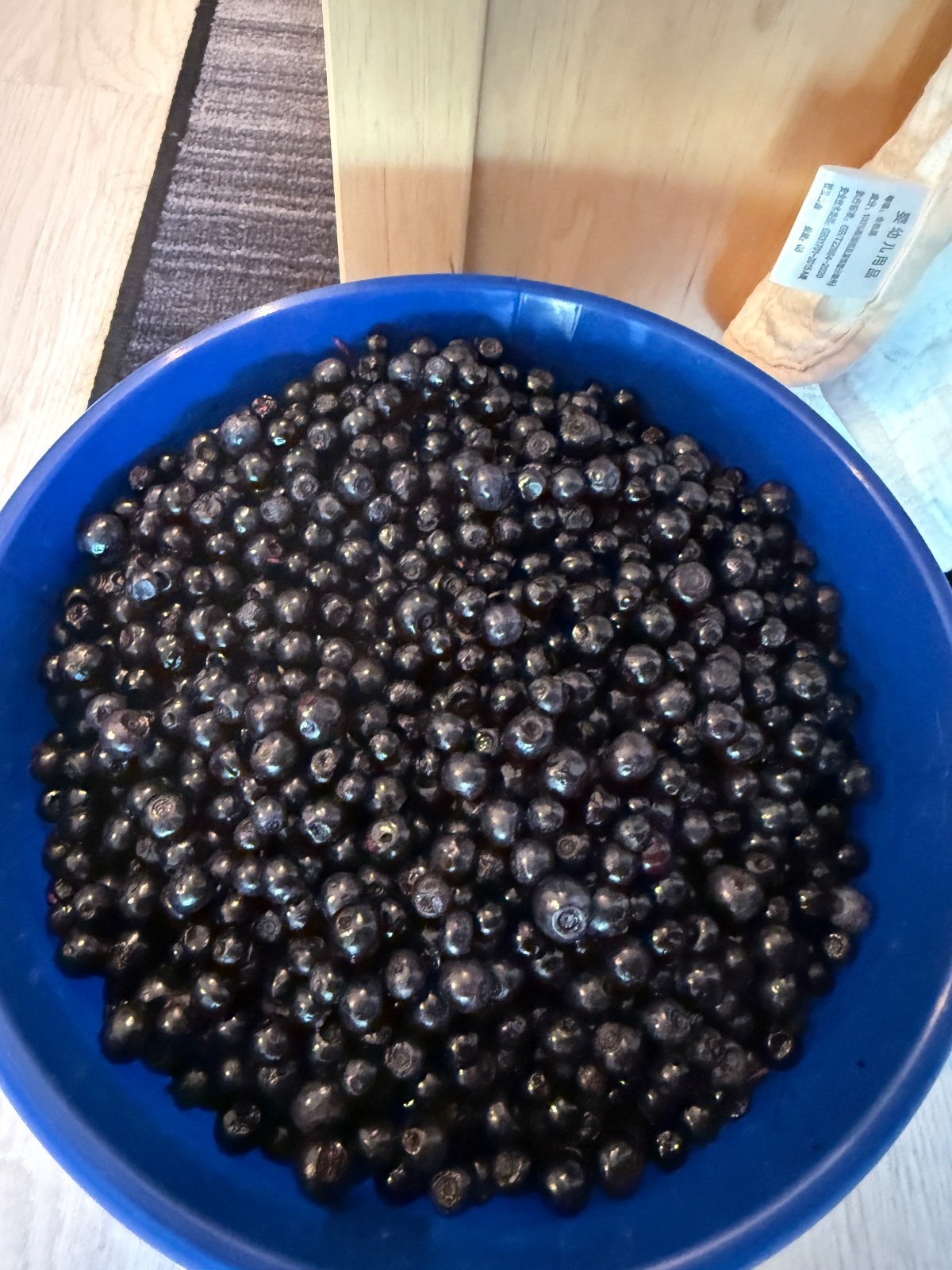 Tuoreita puhdistettu mustikoita Espoolta